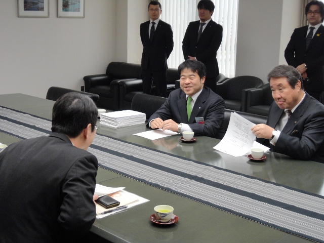 市長訪問(がれき受入提言書)