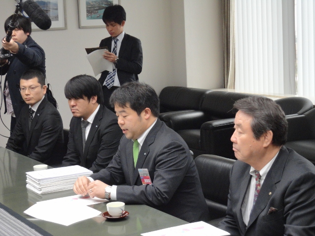 市長訪問(がれき受入提言書)