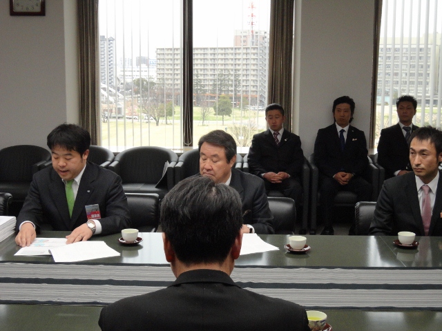 市長訪問(がれき受入提言書)