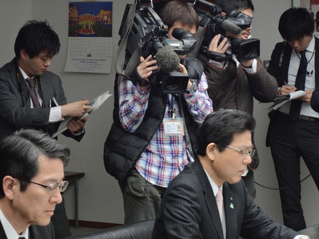 市長訪問(がれき受入提言書)