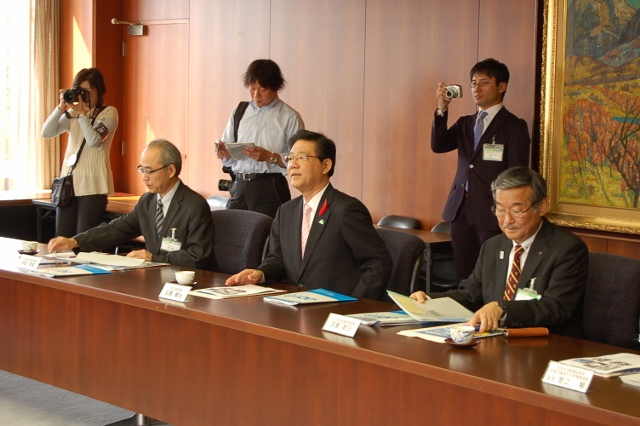 市表敬訪問・記者会見